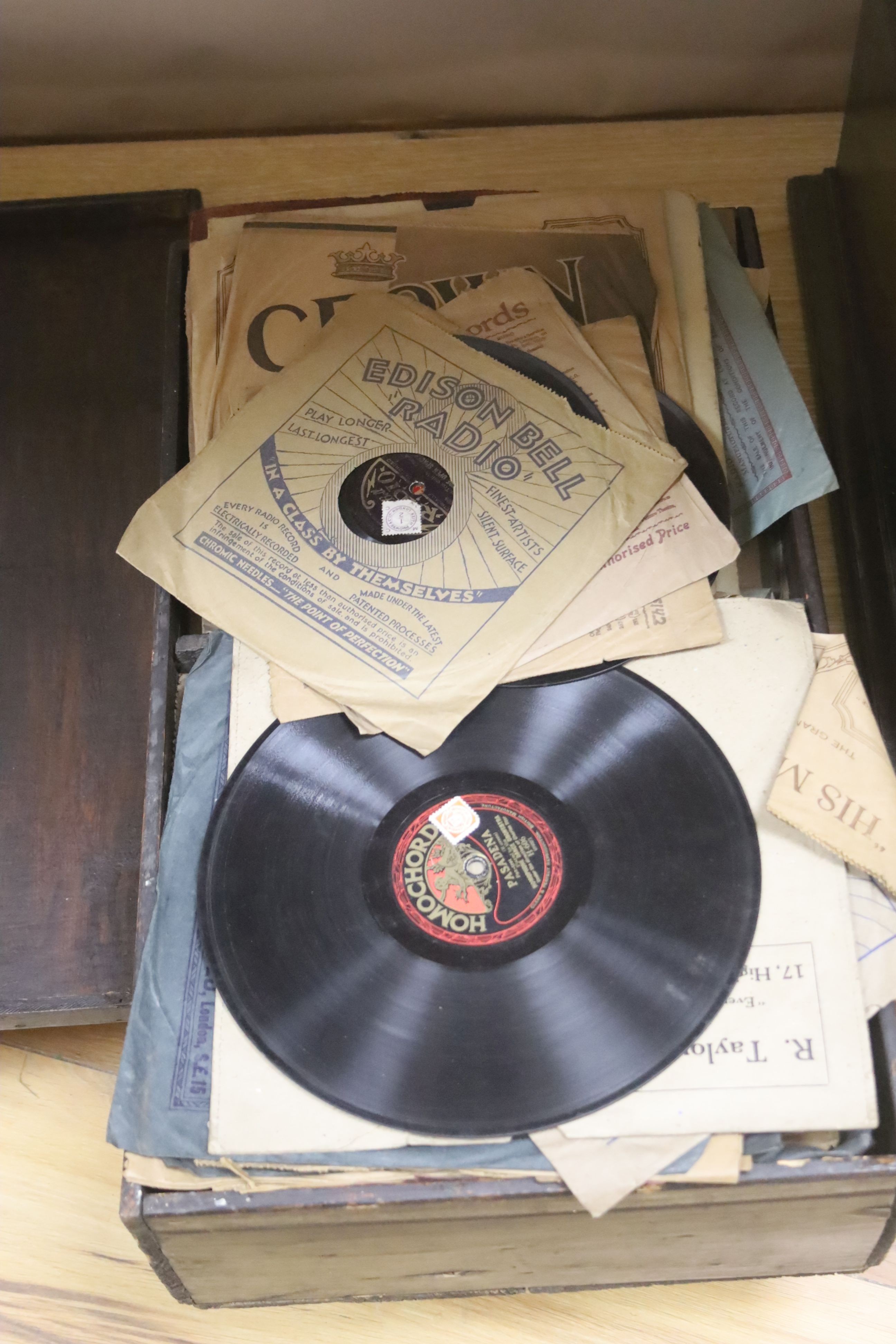 Gramophone Co. Gramola and a quantity of contemporary popular records